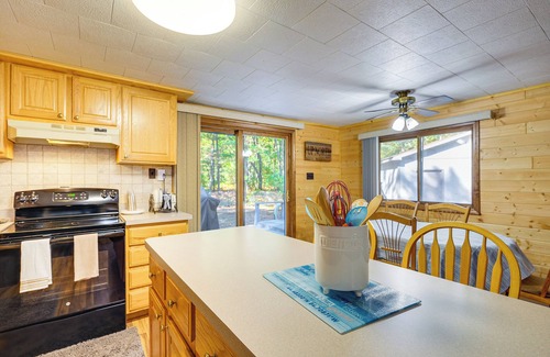 Higgins Lake Cottage | 2 Blocks to Boat Ramp: Higgins Lake House w/Grill