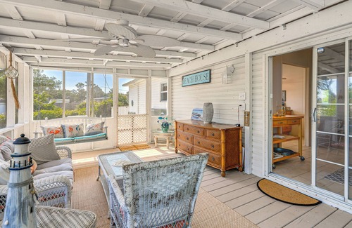 Harkers Island House | 2 Blocks to Crystal Coast: Family-Friendly Retreat
