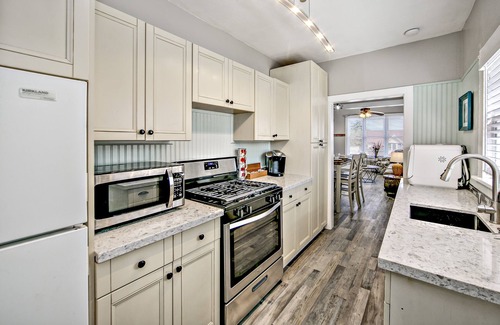 Prescott House | 2 blocks to Downtown Square !