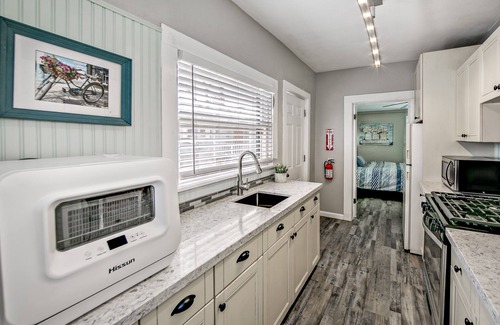 Prescott House | 2 blocks to Downtown Square !