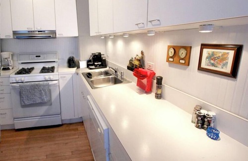 Union Pier Cottage | 2 blocks to the beach and pet friendly. Memories are Made Here