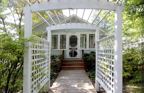 Union Pier Cottage | 2 blocks to the beach and pet friendly. Memories are Made Here