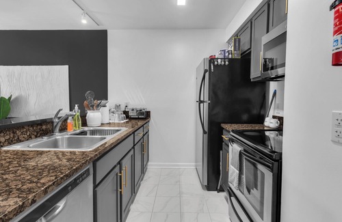 Northeast Virginia Beach Condo | 2-BR 1.5 blocks from beach w Pool!