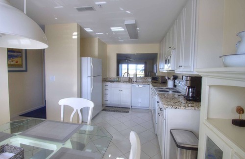 Ocean View Condo | 2 BR, 2 BA Bay Water View Condo w/Pool, Bikes, Golf, Tennis, Kayaks, and Free Activities