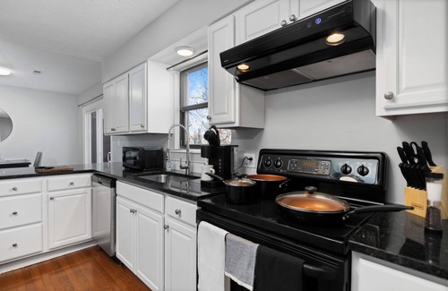 Morgantown House | 2 BR/2 bath King-suite townhouse right next to WVU Stadium & Hospital