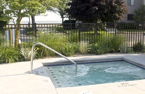 Port Clinton Condo | 2 BR -2Bath-1st flr unit-Pool- 20% off a 3 night stay in Sept and Oct 2025