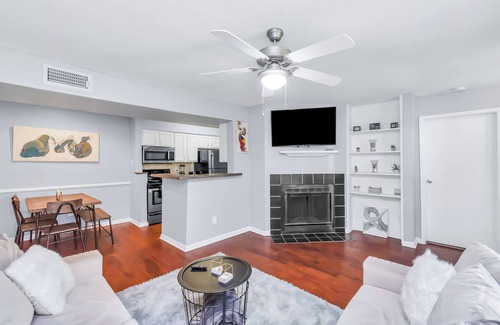 Astrodome Apartment | 2 BR/2BT★6 GUEST★NEAR NRG STADIUM★ FAST WIFI★4K TV