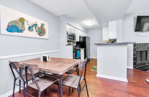 Astrodome Apartment | 2 BR/2BT★6 GUEST★NEAR NRG STADIUM★ FAST WIFI★4K TV