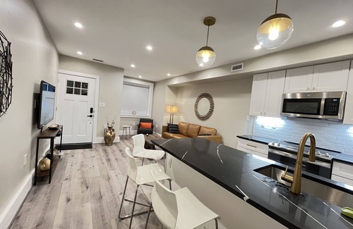 Capitol Hill Apartment | 2-BR apartment in historic Capitol Hill, prime location in Washington DC