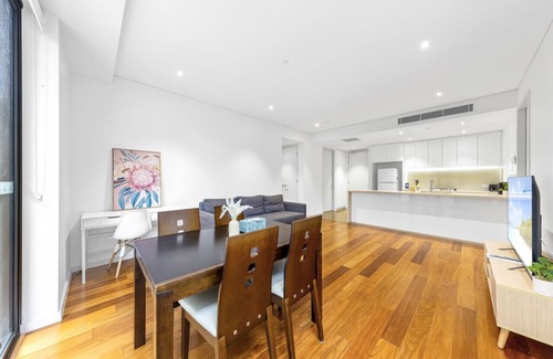 Burwood Apartment | 2 BR Apt in heart of Burwood