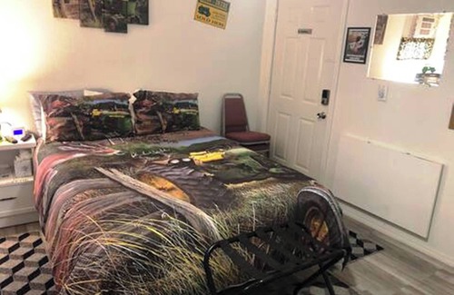Hancock County Bed & Breakfast | 2 BR B&B Small Town Rural Setting Personal Fun Arcade