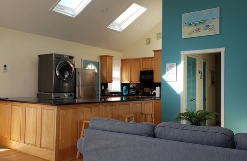 Long Beach House | 2 BR Beach Block West End Bungalow