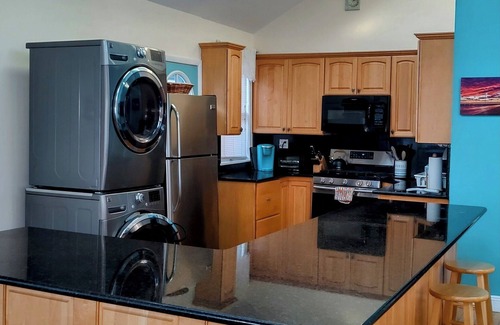 Long Beach House | 2 BR Beach Block West End Bungalow