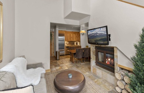 Mountain Village Condo | 2 BR Condominium - Luxury Skiin and out (rare to find)