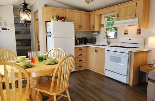 Sherkston Cottage | 2 BR Cottage at Sherkston Shores Resort - 100 meters to Erie Lake Sandy Beach