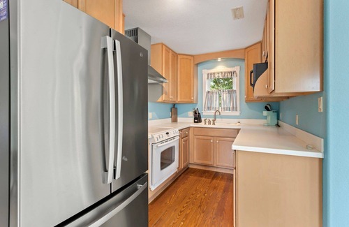 Frisco House | 2 br, dogs, beach light house!