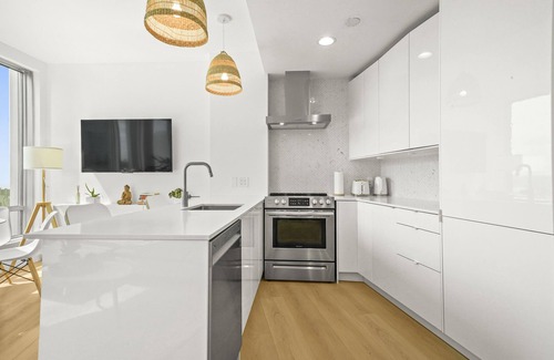 Downtown Vancouver Condo | 2 BR Downtown Oasis, AC & stunning views