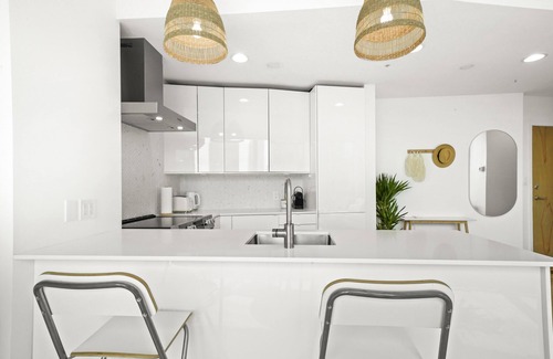 Downtown Vancouver Condo | 2 BR Downtown Oasis, AC & stunning views