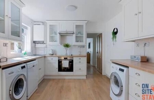 Hillside House | 2-BR Flat w. Garden near Wimbledon Station