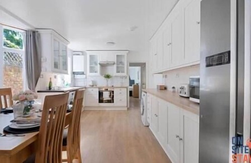 Hillside House | 2-BR Flat w. Garden near Wimbledon Station