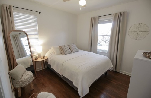 Cleveland House | 2 BR Home with Gym / Washer + Dryer in a Quiet Neighborhood