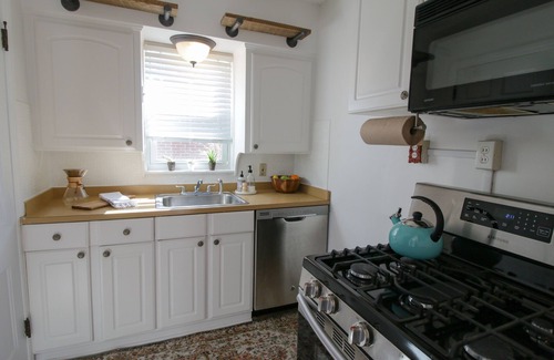 Cleveland House | 2 BR Home with Gym / Washer + Dryer in a Quiet Neighborhood