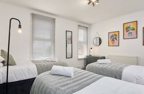 Sheffield House | 2 BR House close to Arena, Meadowhall, M1