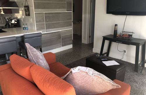 Harbordale House | 2 BR house, Great Location!