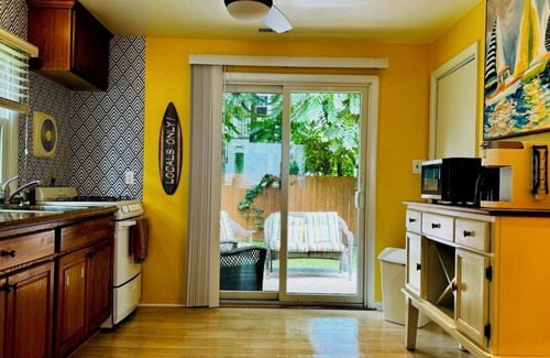 Cape May House | 2 BR house (sleeps 7) Dog friendly, walking distance to the mall & beach!