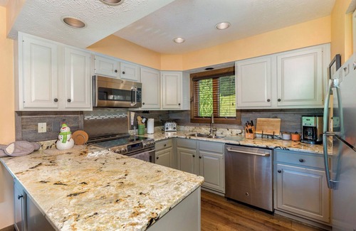 Blowing Rock Condo | 2 BR in Chetola Resort w/all resort amenities, walk to Main St Blowing Rock
