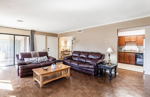 Germantown Condo | 2 Br in Germantown Long-term stays
