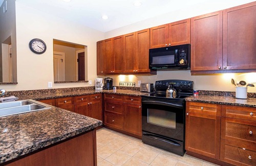 St. Augustine Condo | 2-BR King beds-private balcony-large kitchen-community pool & hot tub!