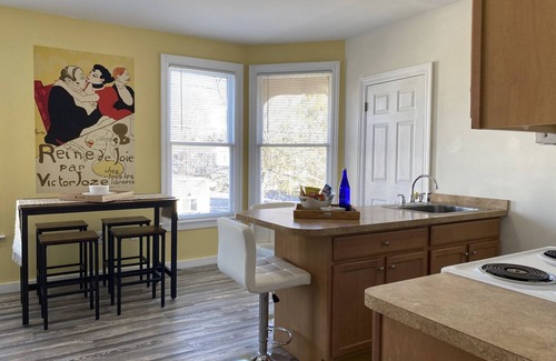 Glens Falls Apartment | 2 BR Loft - Walk to Farmers Market -Cafes -Breweries - Arts & Entertain District