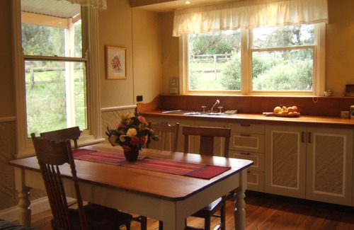 Staghorn Flat Cottage | 2 BR Lottie's Cottage, Family Farmstay,petfriendly Rural Retreat Albury-Wodonga
