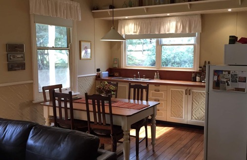 Staghorn Flat Cottage | 2 BR Lottie's Cottage, Family Farmstay,petfriendly Rural Retreat Albury-Wodonga