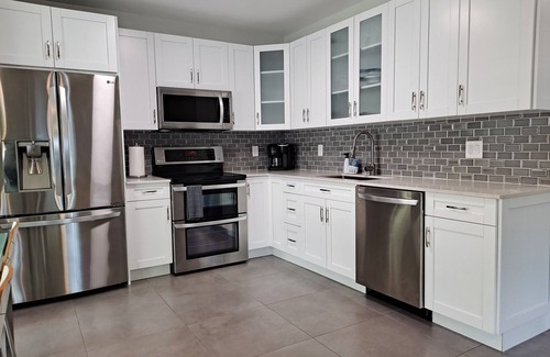 South Middle River House | 2-BR Near Beach, Las Olas, and Downtown Fort Lauderdale