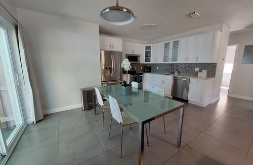 South Middle River House | 2-BR Near Beach, Las Olas, and Downtown Fort Lauderdale
