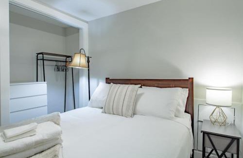Petworth Apartment | 2-BR Petworth Pad Walk to METRO Subway