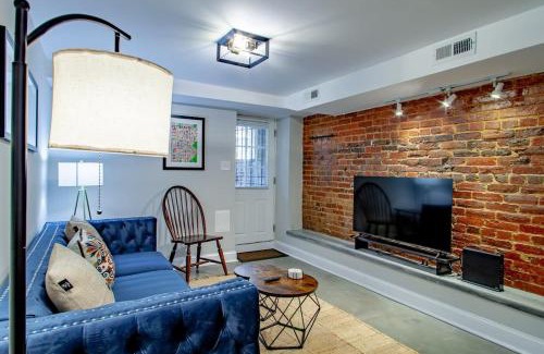 Petworth Apartment | 2-BR Petworth Pad Walk to METRO Subway