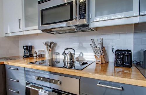 Petworth Apartment | 2-BR Petworth Pad Walk to METRO Subway