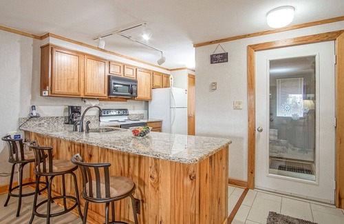 Snowshoe House | 2 Br: Powderidge17: Slope Side. on the shuttle route. clean and spacious!