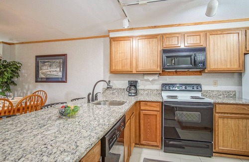 Snowshoe House | 2 Br: Powderidge17: Slope Side. on the shuttle route. clean and spacious!