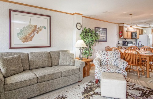 Snowshoe House | 2 Br: Powderidge17: Slope Side. on the shuttle route. clean and spacious!