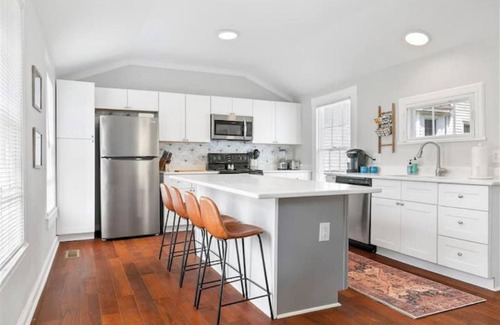 Gordonsville House | 2 BR retreat in the heart of historic Gordonsville -Walkable to many attractions