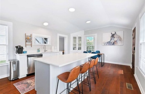 Gordonsville House | 2 BR retreat in the heart of historic Gordonsville -Walkable to many attractions