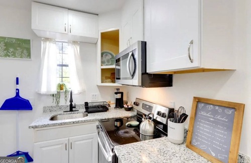 Macon House | 2-BR Retreat Near Mercer, Downtown, Atrium, Museums & Parks