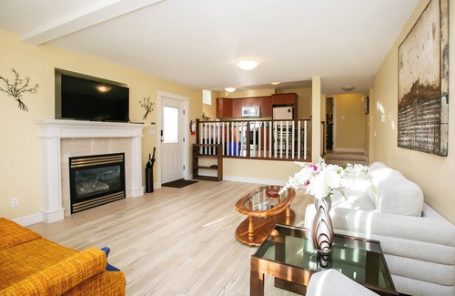Broadmead Apartment | 2 BR Spacious Ground Level Suite