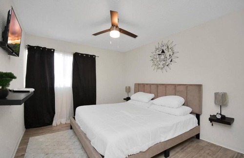 The Galleria Apartment | 2-BR Stellar Stay #4 at The Galleria