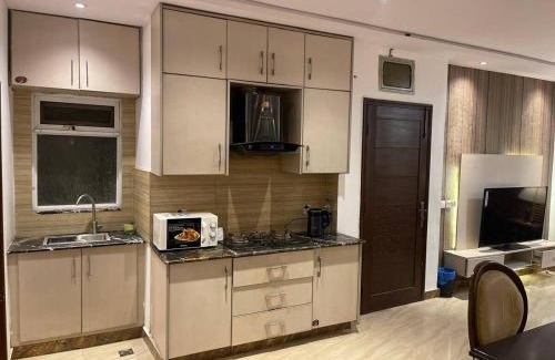 Lahore Apartment | 2 BR Suite Central location-Gulberg
