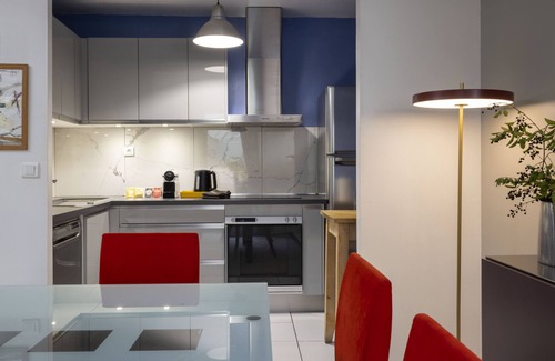 Quartier du Petit-Montrouge Apartment | 2 Br Terrace Apt in A Private House, 4 Guests, Room Service, Spa, Art